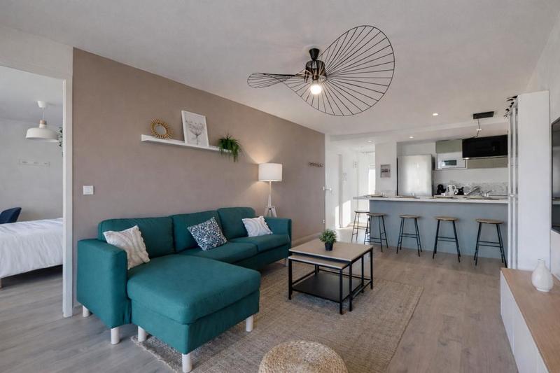 Chambre - 90 m² - 6 pièces