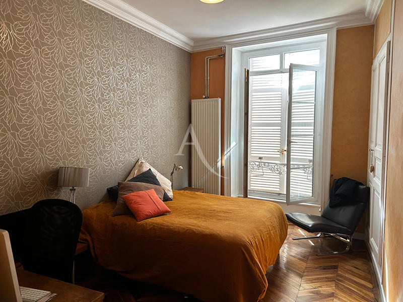 Appartement - 110 m² - 4 pièces