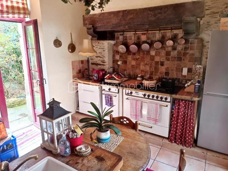 Demeure - 198 m² - 9 pièces