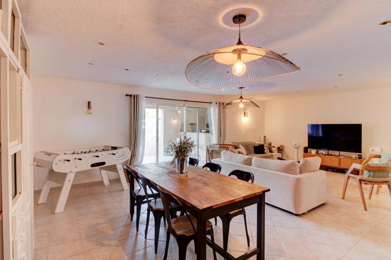 Villa - 378 m² - 10 pièces