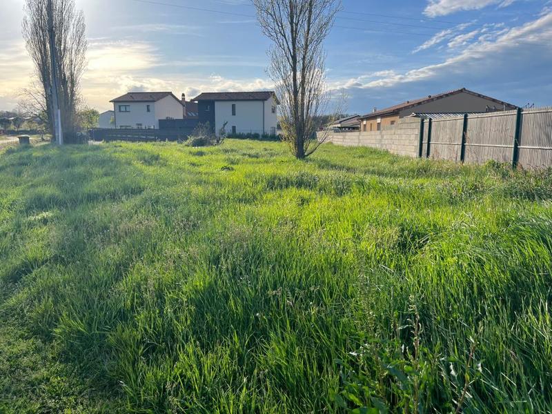 Terrain constructible - 714 m²