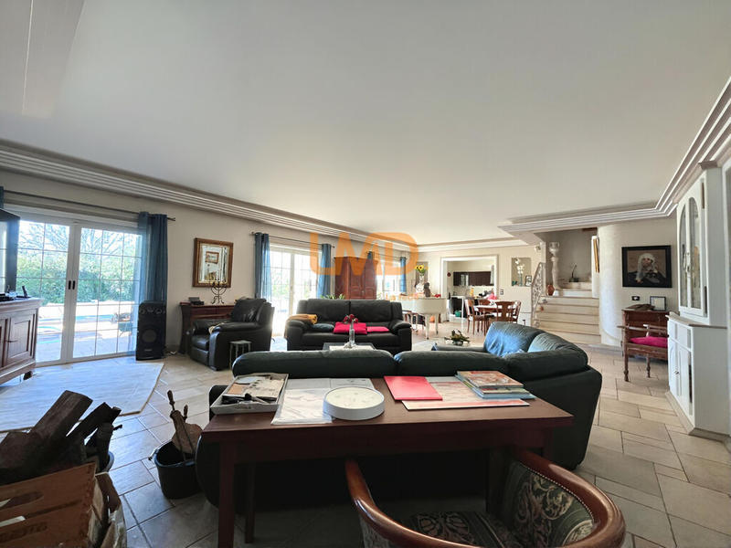 Propriété - 286 m² - 7 pièces