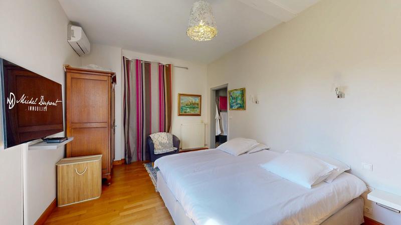 Maison - 230 m² - 9 pièces