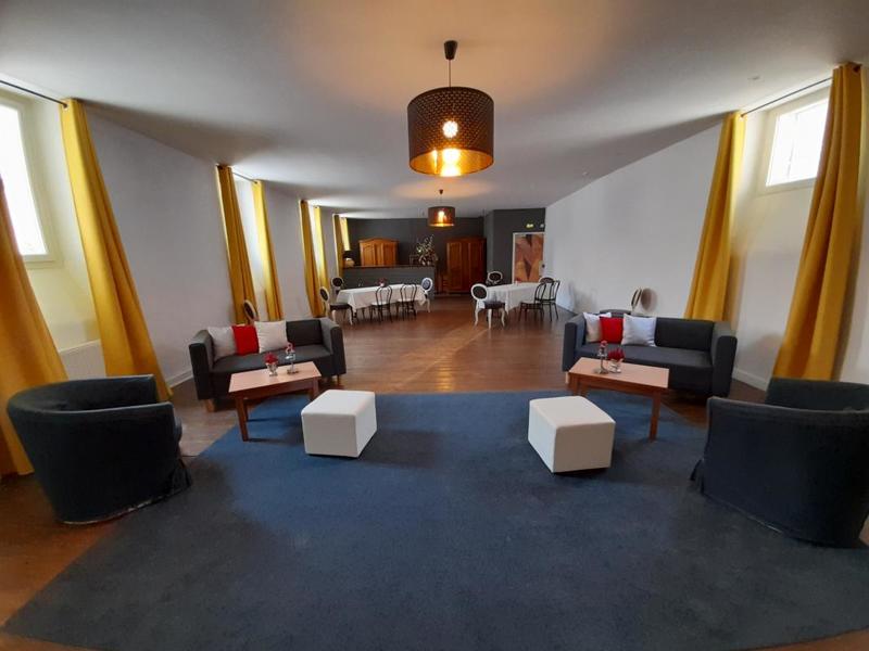 Maison - 750 m² - 9 pièces