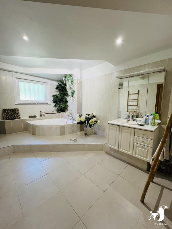 Maison - 380 m² - 12 pièces