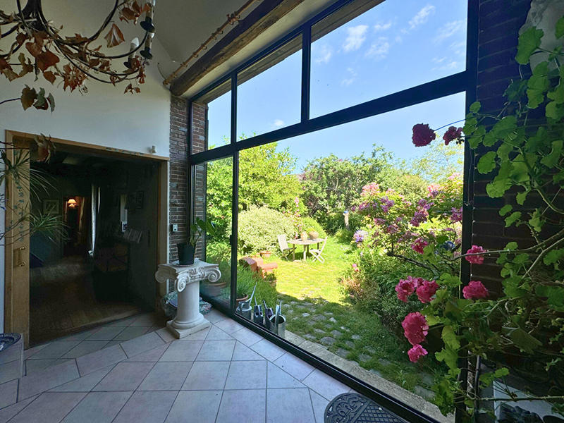 Maison - 232 m² - 8 pièces