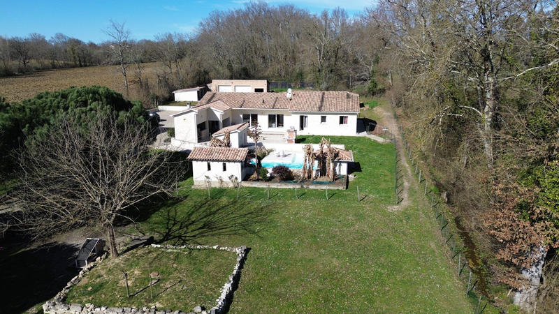 Maison - 226 m² - 8 pièces