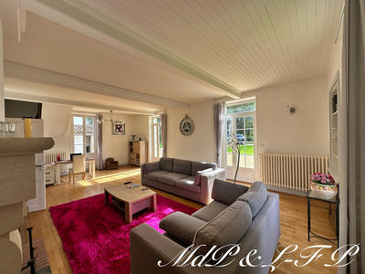 Maison - 345 m² - 8 pièces
