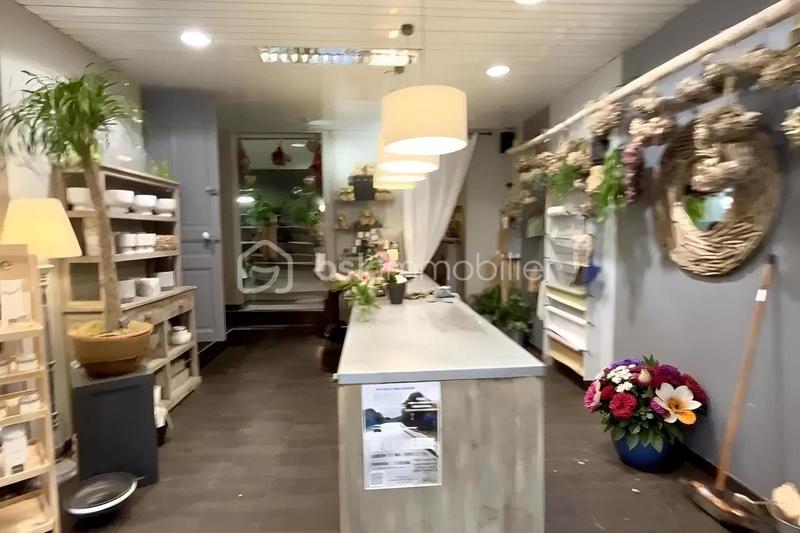 Local commercial - 150 m² - 6 pièces