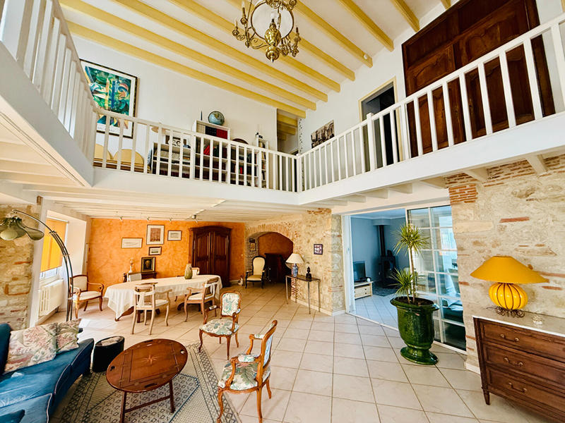 Maison - 259 m² - 7 pièces