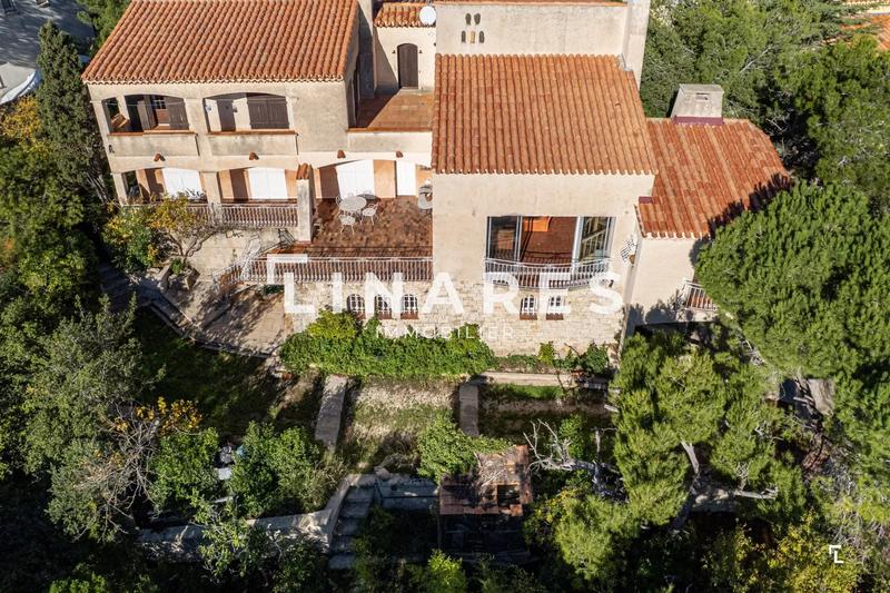 Maison - 240 m² - 7 pièces