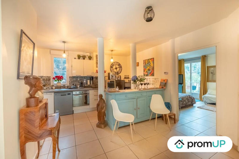 Maison traditionnelle - 260 m² - 8 pièces