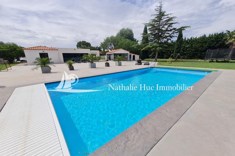 Propriété - 285 m² - 6 pièces