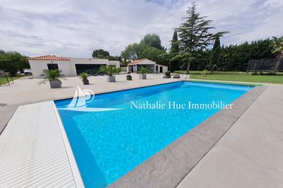 Propriété - 285 m² - 6 pièces