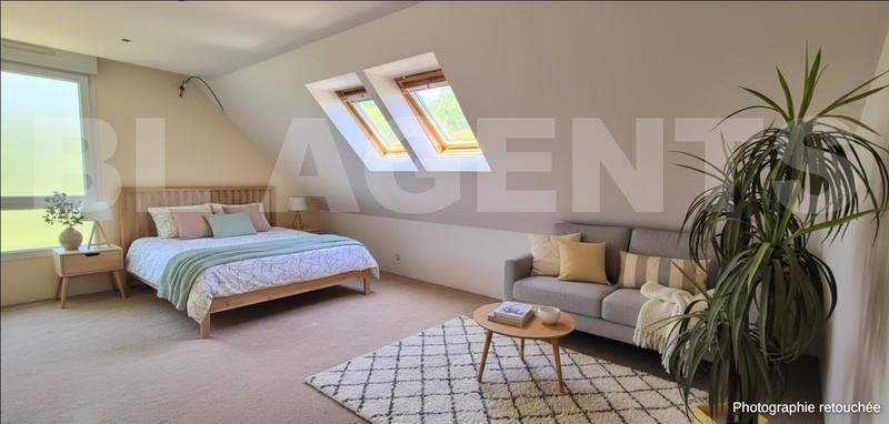 Maison - 222 m² - 8 pièces