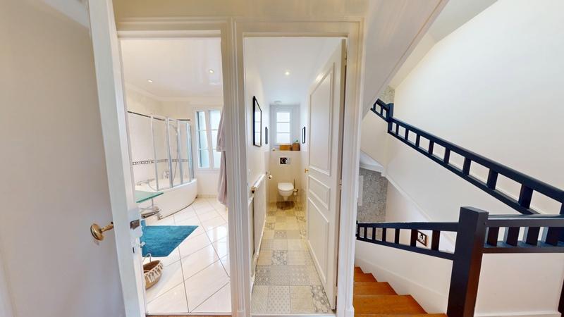 Maison - 230 m² - 6 pièces