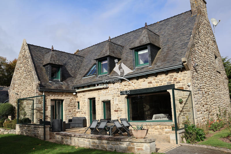 Maison - 211 m² - 8 pièces