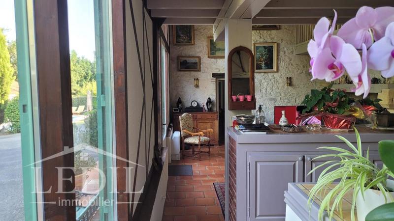 Propriété - 230 m² - 6 pièces