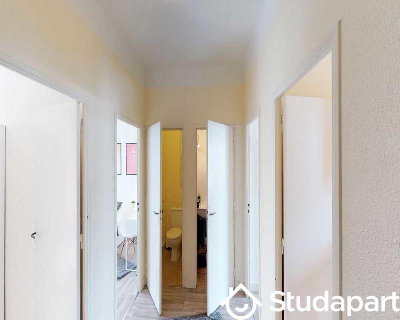 Chambre - 60 m² - 1 pièce