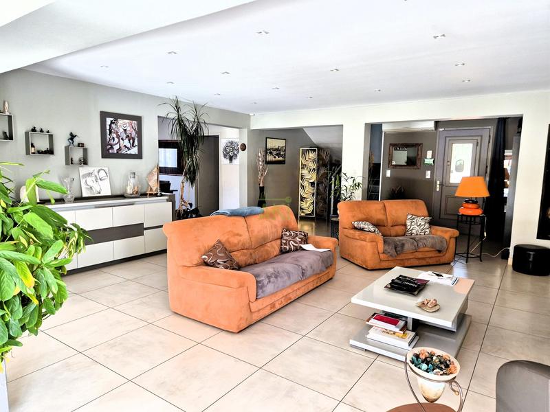 Maison traditionnelle - 313 m² - 11 pièces