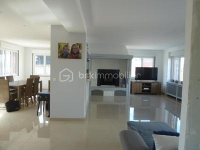 Demeure - 205 m² - 11 pièces