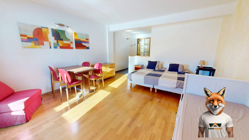 Local commercial - 1 017 m² - 28 pièces