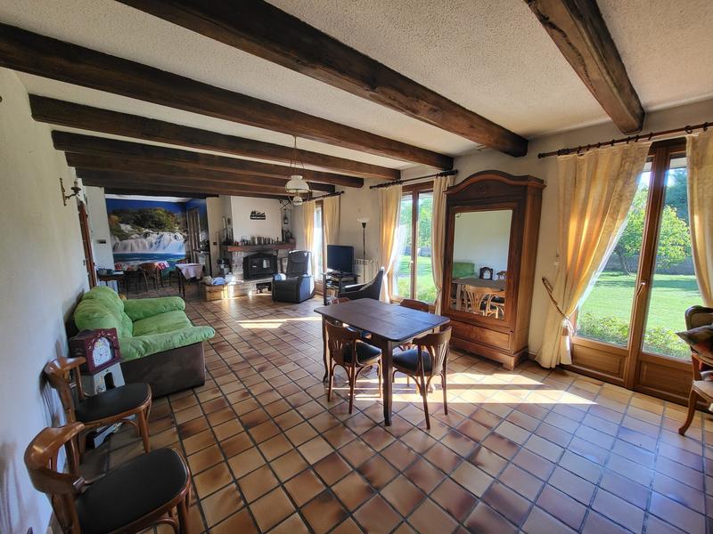 Maison - 210 m² - 7 pièces