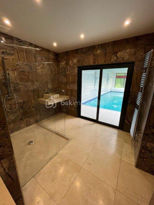 Demeure - 566 m² - 10 pièces