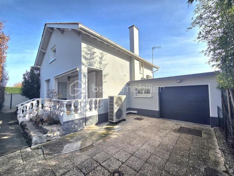 Maison traditionnelle - 210 m² - 6 pièces