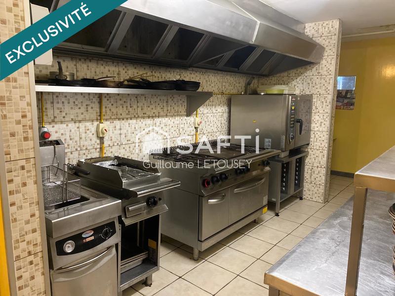 Local commercial - 200 m² - 8 pièces