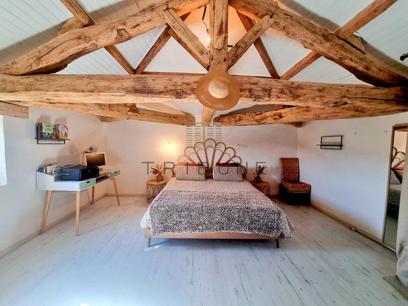 Maison - 210 m² - 6 pièces