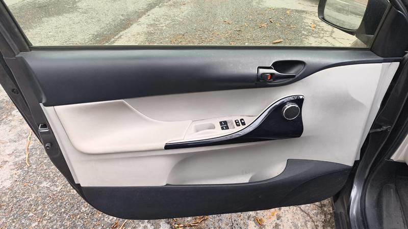 Toyota iQ 1.0 Vvt-i 68 .