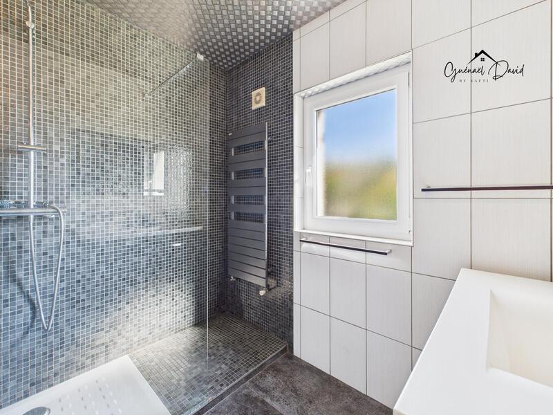 Villa - 214 m² - 9 pièces