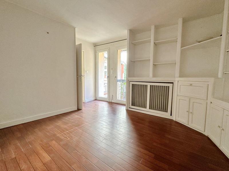 Appartement - 215 m² - 9 pièces