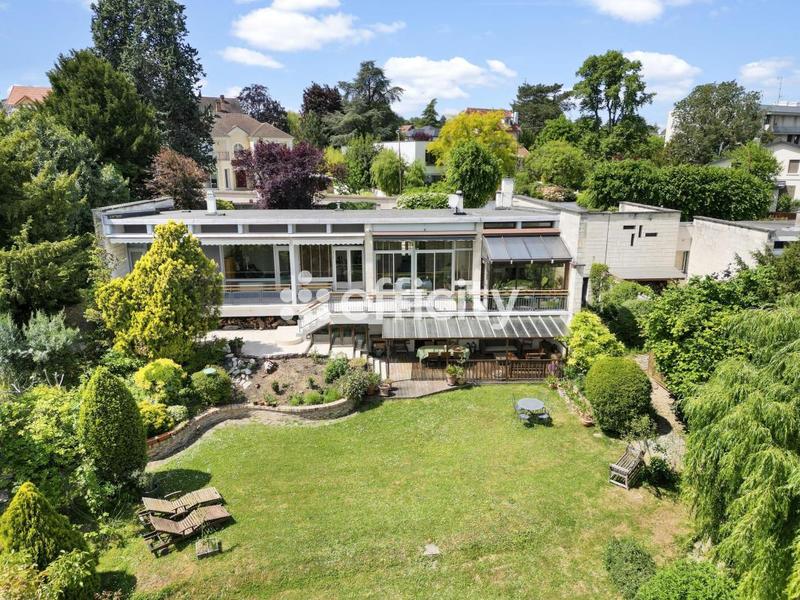 Villa - 309 m² - 12 pièces