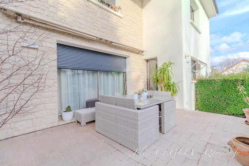 Maison - 291 m² - 11 pièces