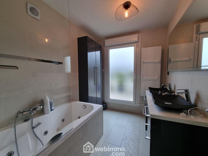 Appartement - 93 m² - 4 pièces