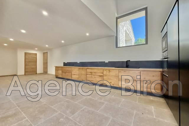 Maison - 280 m² - 10 pièces