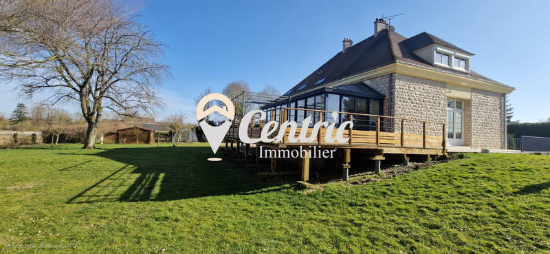 Maison - 303 m² - 7 pièces