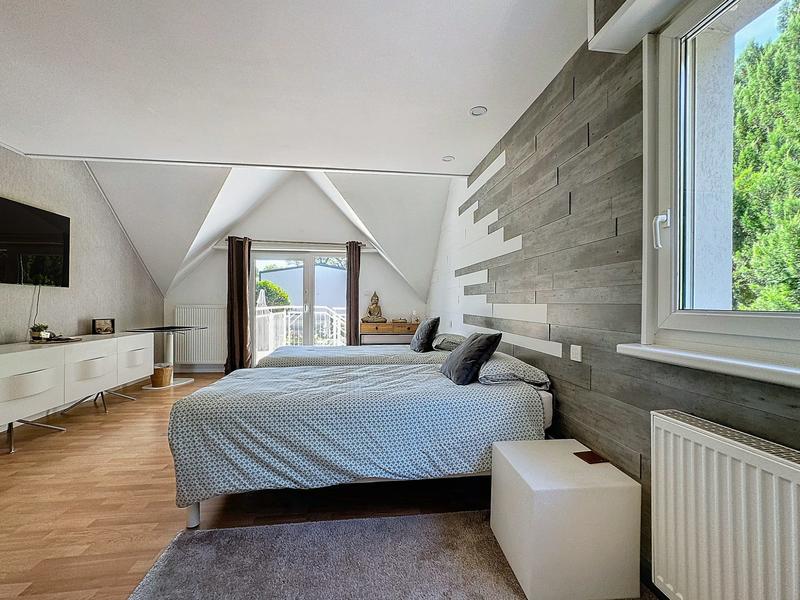 Maison - 180 m² - 9 pièces