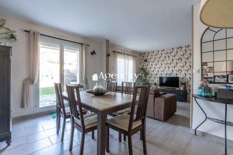 Maison - 99 m² - 5 pièces