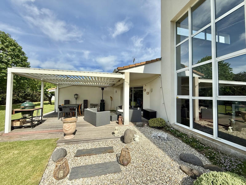 Maison - 274 m² - 10 pièces