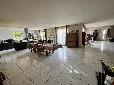 Maison - 280 m² - 6 pièces