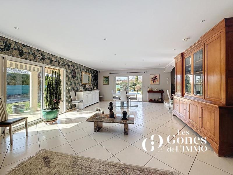 Propriété - 220 m² - 7 pièces