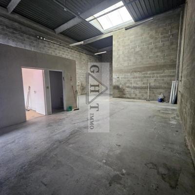 Entrepôt - 122 m²