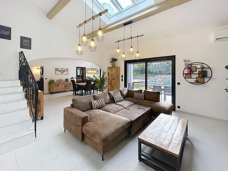 Villa - 210 m² - 6 pièces