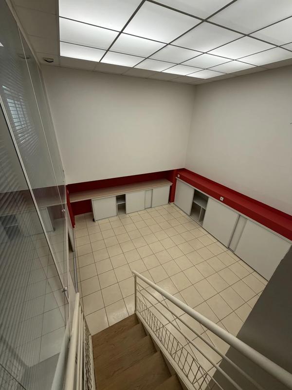 Bureau - 569 m²