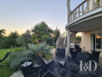 Maison contemporaine - 574 m² - 12 pièces