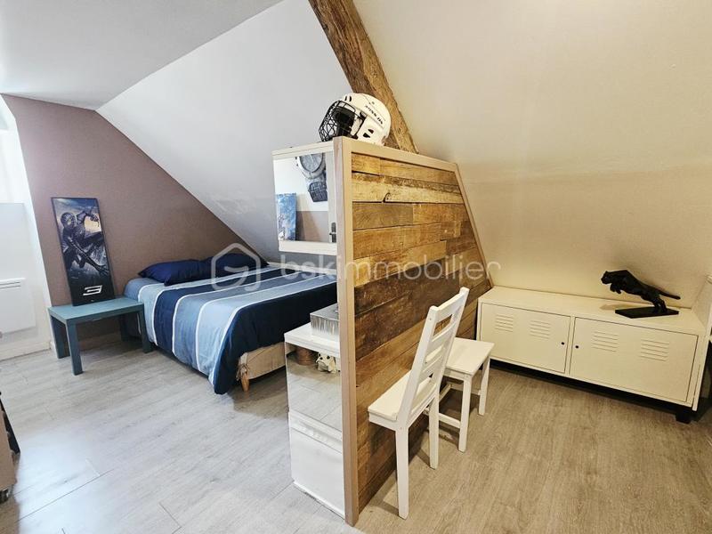 Maison traditionnelle - 250 m² - 8 pièces