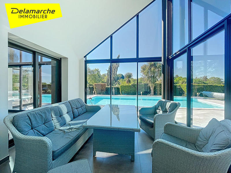 Maison - 241 m² - 10 pièces